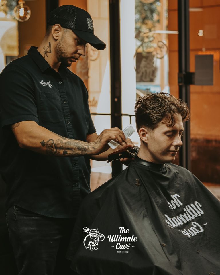 THE ULTIMATE CAVE BARBERSHOP  Orlando - vacaystore.com